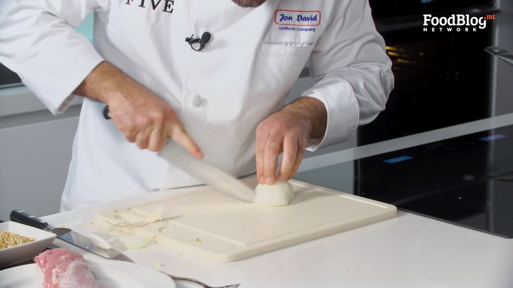 Marvin Gauci chopping onions on FoodBlog's Marvin's Five
