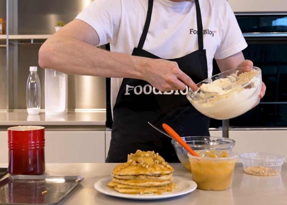 mascarpone with lemon and cinnamon to top the pancakes