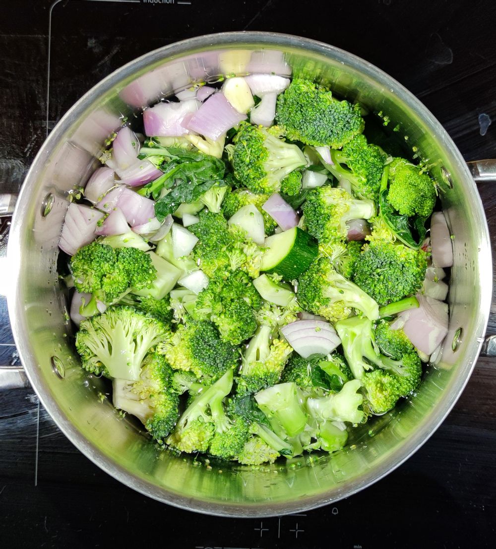 Veggie soup for clear your fridge day