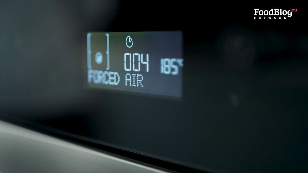 Oven being preheated at 185 degrees Celsius on FoodBlog's Marvin's Five