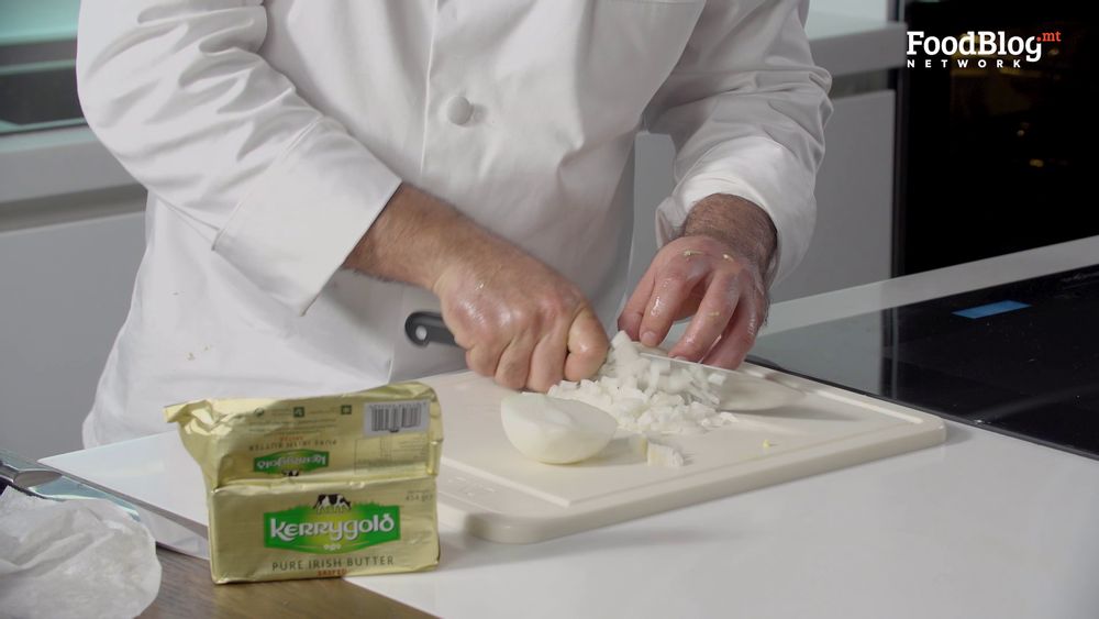 Marvin Gauci finely chopping onions on FoodBlog's Marvin's Five